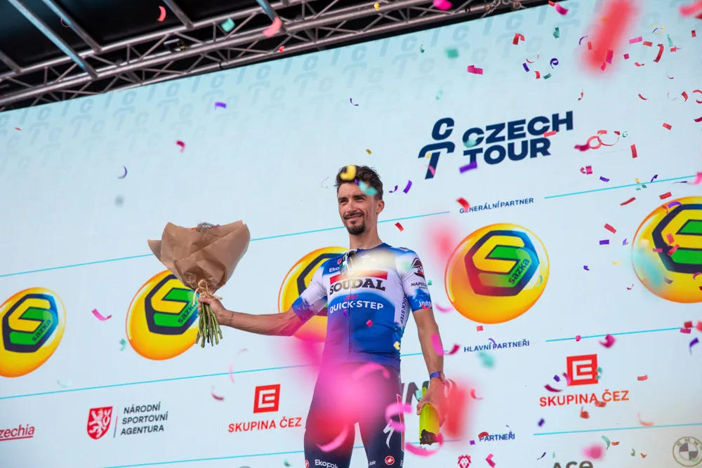 FOTOGALERIE: Czech Tour finišovala v bouřlivé atmosféře. Spurt ve Šternberku patřil hvězdnému Alaphilippovi