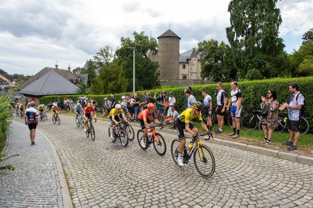 FOTOGALERIE: Czech Tour finišovala v bouřlivé atmosféře. Spurt ve Šternberku patřil hvězdnému Alaphilippovi