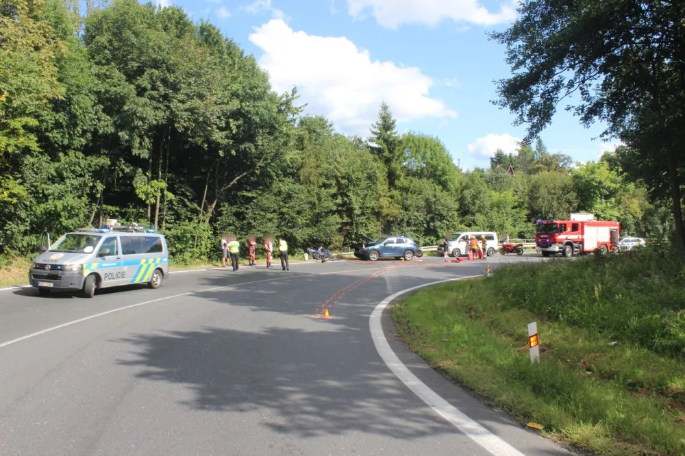 Tragická nehoda sedmadvacetiletého motorkáře v Lipině. Záchranáři ho dvakrát oživovali, ale nepřežil