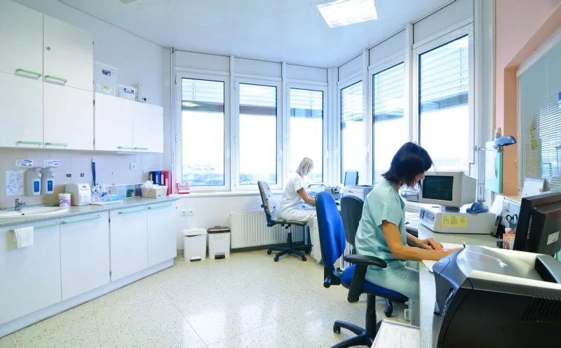 Centrum prostějovské nemocnice pomáhá lidem s bolestí hlavy. Využívá k tomu i konopí