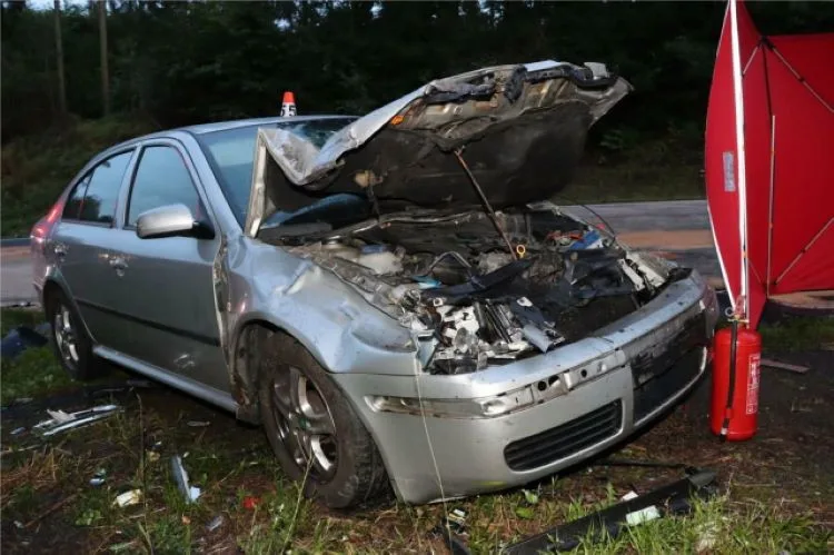 Tragická nehoda tří automobilů u Mírova. Dvaačtyřicetiletý řidič zemřel, další dva byli zranění