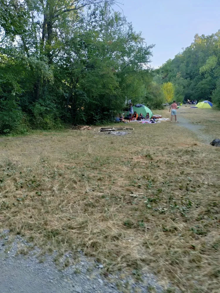 Klidný lom ve Výklekách se proměnil v divoké a hlučné místo. Lidé si stěžují, obec je nešťastná