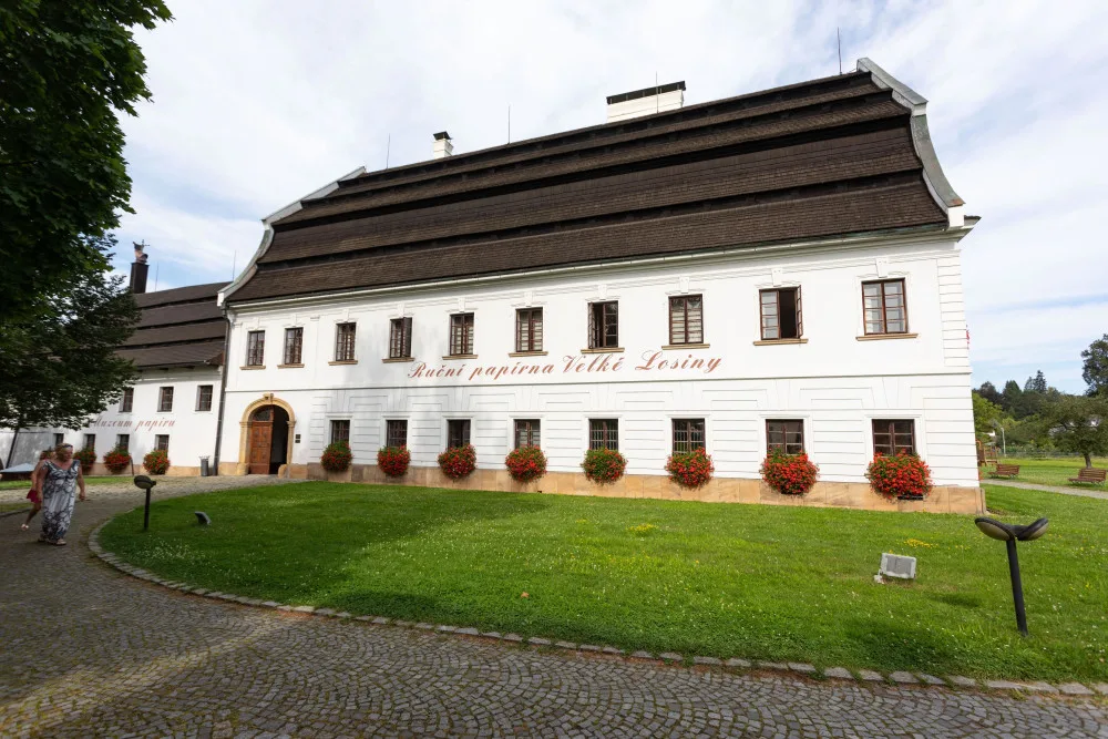 Ruční papírna ve Velkých Losinách míří na seznam UNESCO. Zástupci samospráv podepsali memorandum
