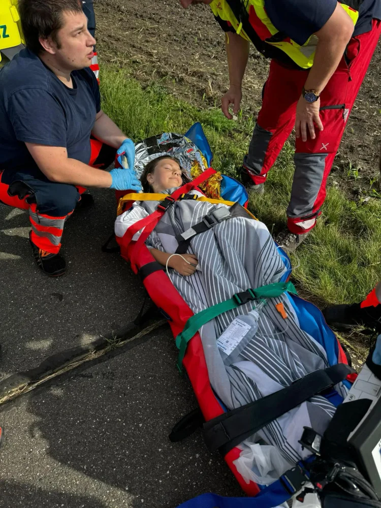 Osmiletá Elenka si zapíchla řídítka do břicha. Uzdravila se přišla poděkovat olomouckým záchranářům