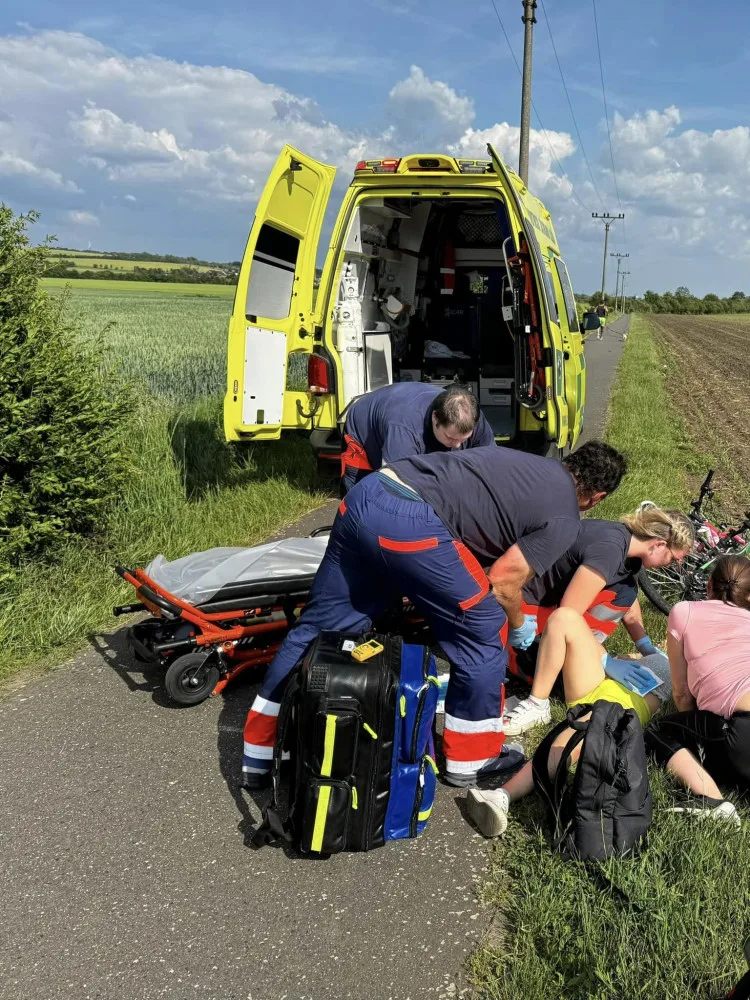 Osmiletá Elenka si zapíchla řídítka do břicha. Uzdravila se přišla poděkovat olomouckým záchranářům