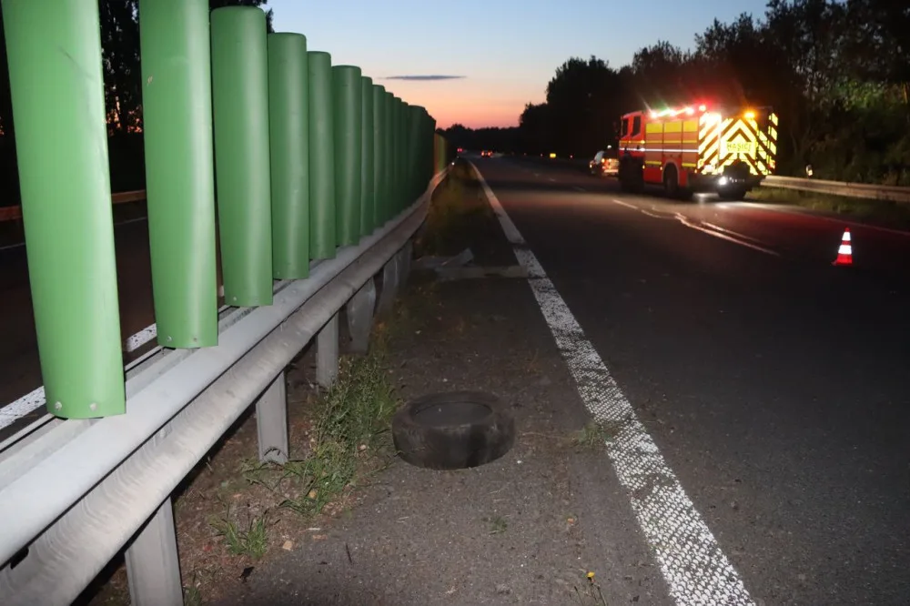 Se třemi promile nezvládl jízdu na dálnici u Litovle. Auto vletělo do svodidel a roztočilo se