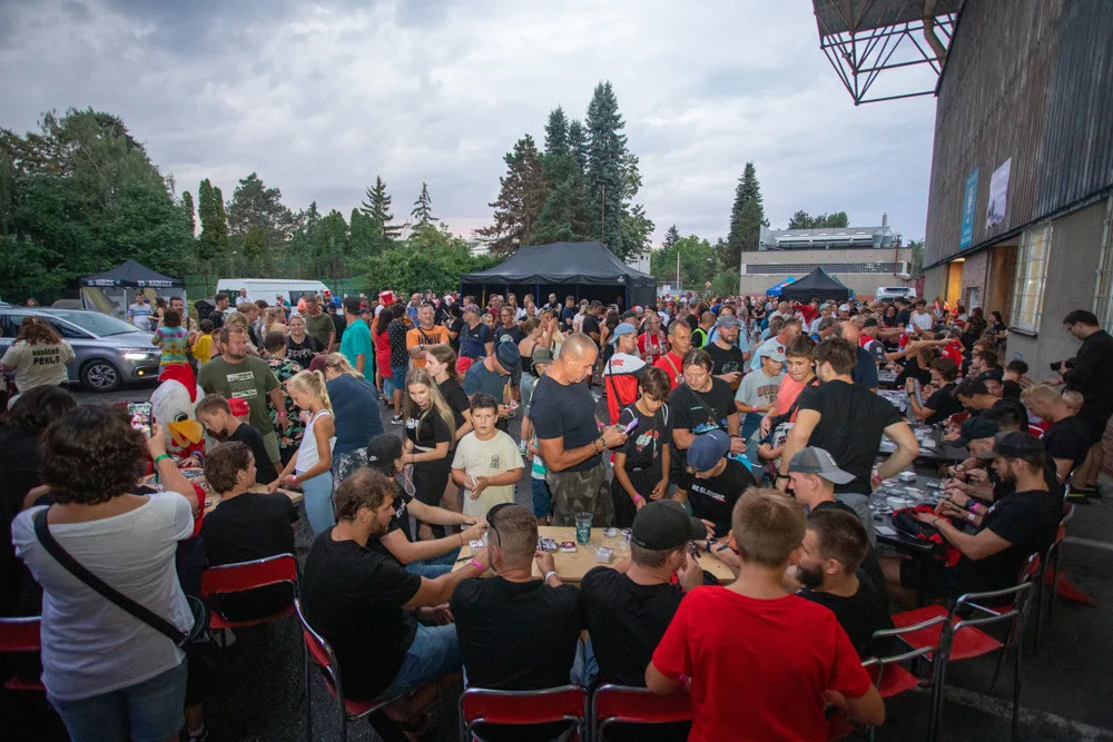 FOTOGALERIE: Hokejové bitvy, koncerty i divadlo. Olomoucký klub uspořádal pro fanoušky jedinečný festival