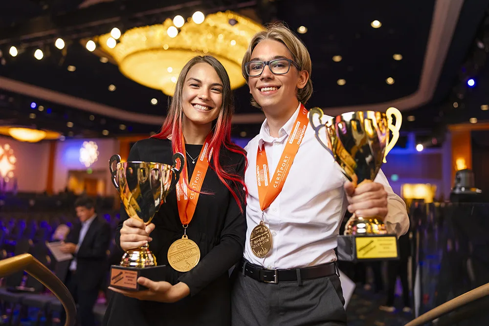 Lucie a Daniel ze šumperské průmyslovky ovládli světový IT šampionát v Kalifornii