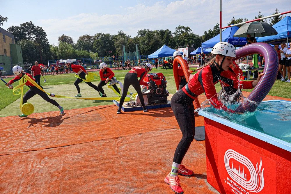FOTOGALERIE: Souboje na věži i atletické dráze. Na hasičském šampionátu v Olomouci padaly rekordy