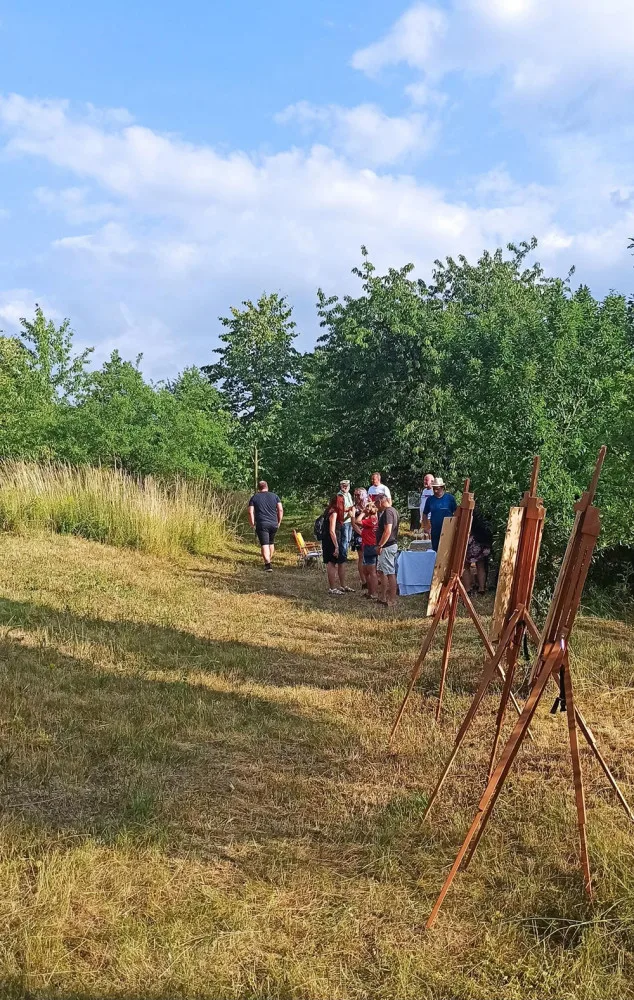 Výtvarné umění, hudba a vzpomínka na zesnulého dobrovolníka. Sad ve Šternberku hostí jedinečnou událost