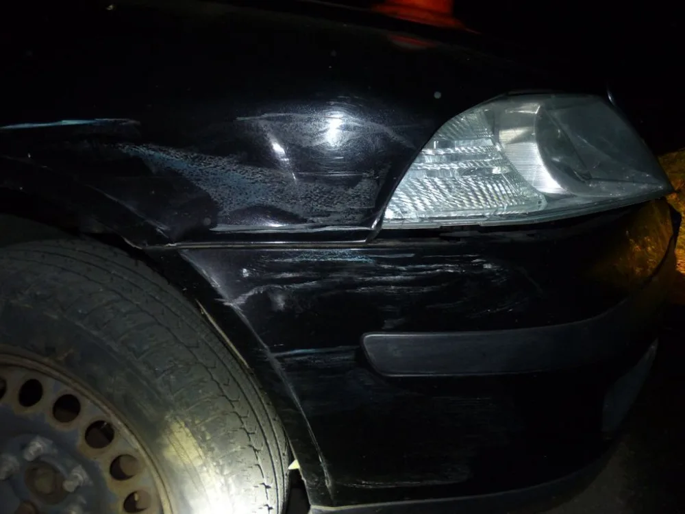 Řidič se třemi promile a pervitinem ve Zlatých Horách naboural zaparkované auto. Od nehody se snažil ujet