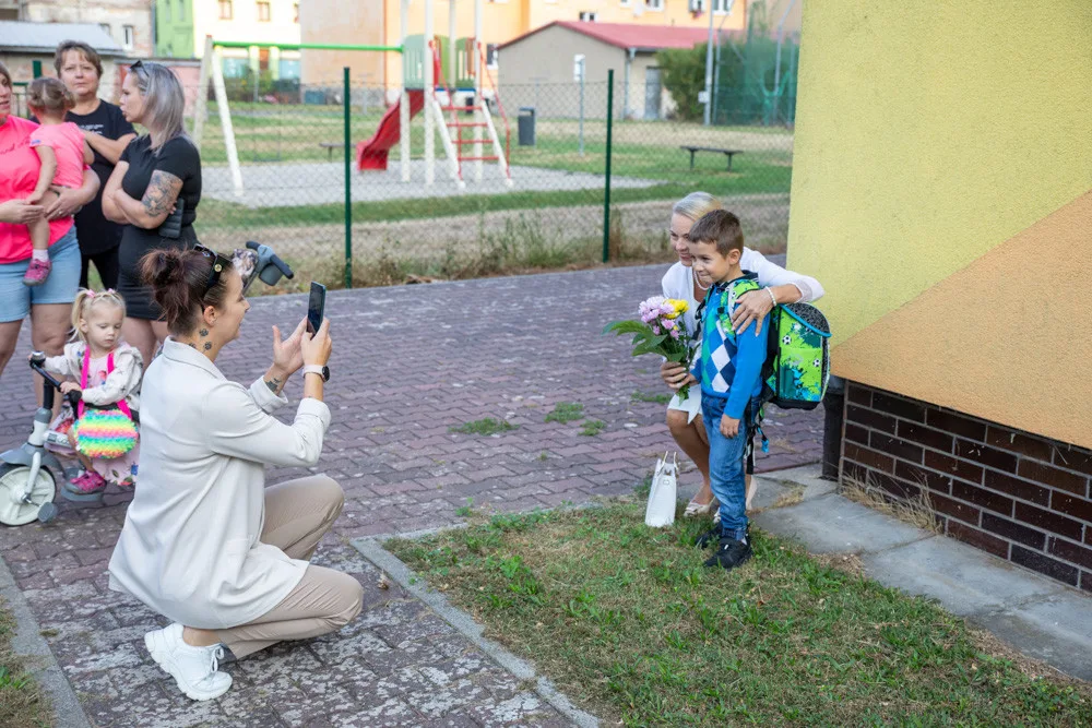 FOTOGALERIE: Škola v Hlubočkách přivítala čtyři desítky prvňáčků. I s kreativními dárky od Honeywellu