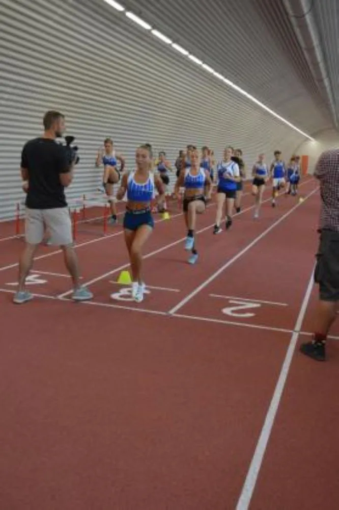 Sportovci z prostějovské základní školy Železného se dočkali běžeckého tunelu. Přišel na 44 milionů