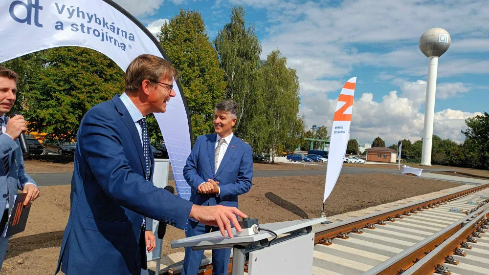 FOTOGALERIE: Prostějovská firma vyrobila první českou výhybku pro vysokorychlostní tratě. Vlaky poletí více než dvoustovkou