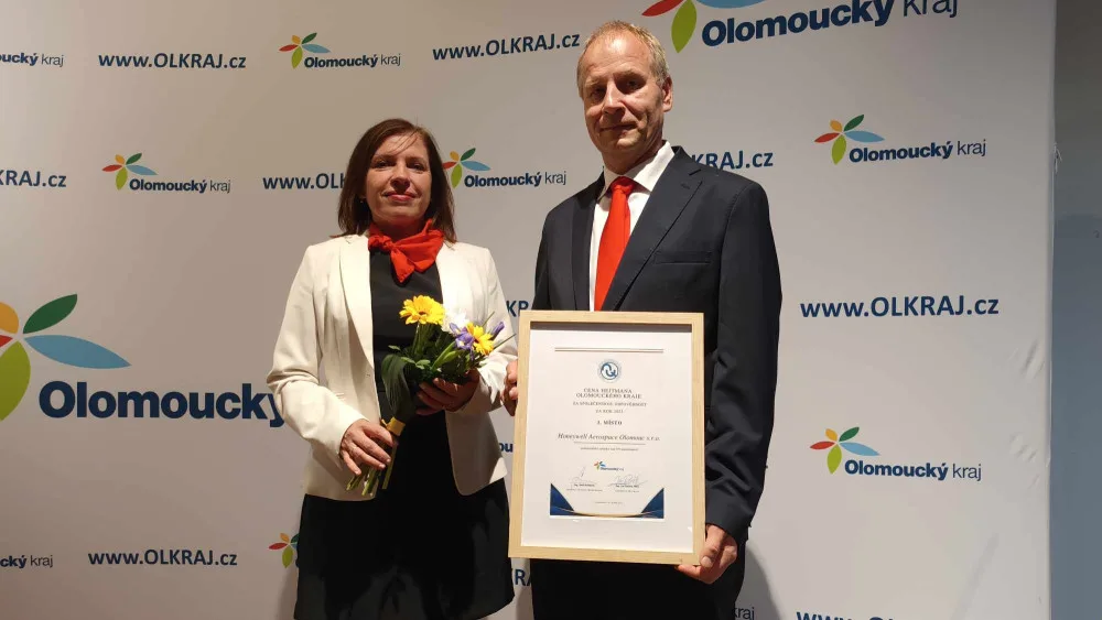 Společnost Honeywell Aerospace získala od hejtmana Olomouckého kraje ocenění za společenskou odpovědnost