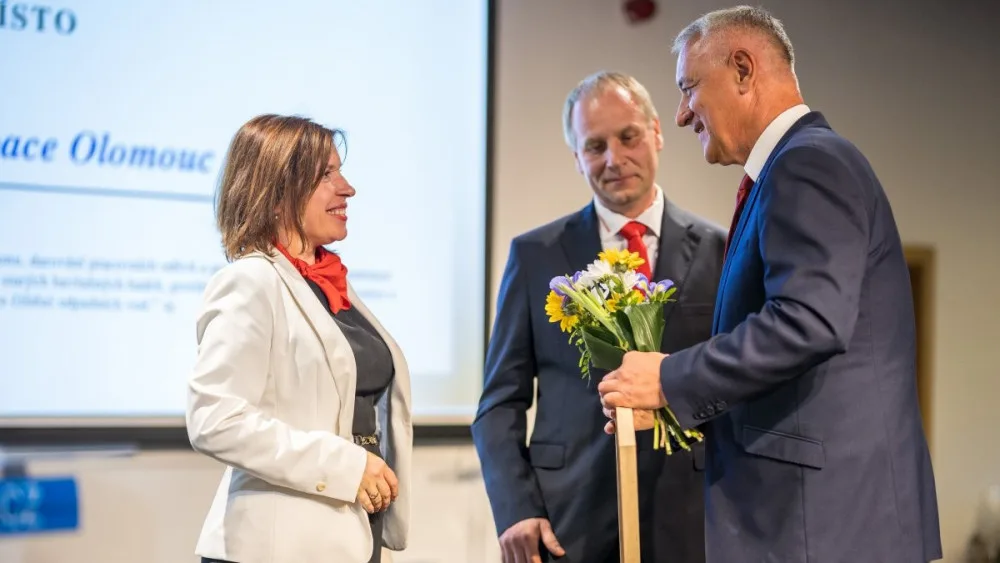 Společnost Honeywell Aerospace získala od hejtmana Olomouckého kraje ocenění za společenskou odpovědnost