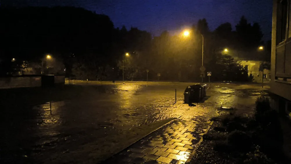 VIDEO: Kritická situace v Jeseníku, město je odříznuté. Situace je podobná jako v roce 1997