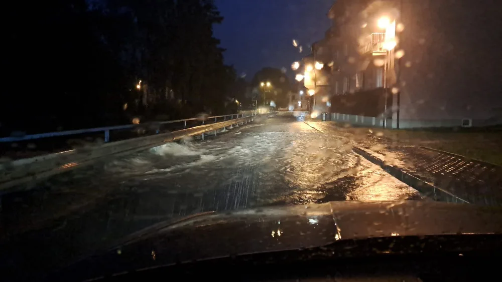 VIDEO: Kritická situace v Jeseníku, město je odříznuté. Situace je podobná jako v roce 1997
