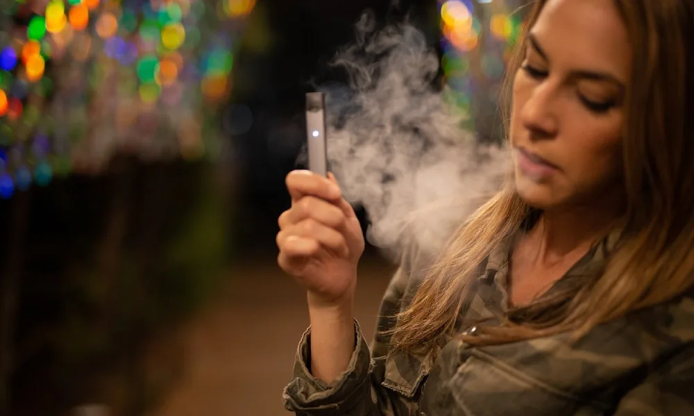Ministerstvo zdravotnictví chystá omezení elektronických cigaret, odborníci varují před negativními dopady
