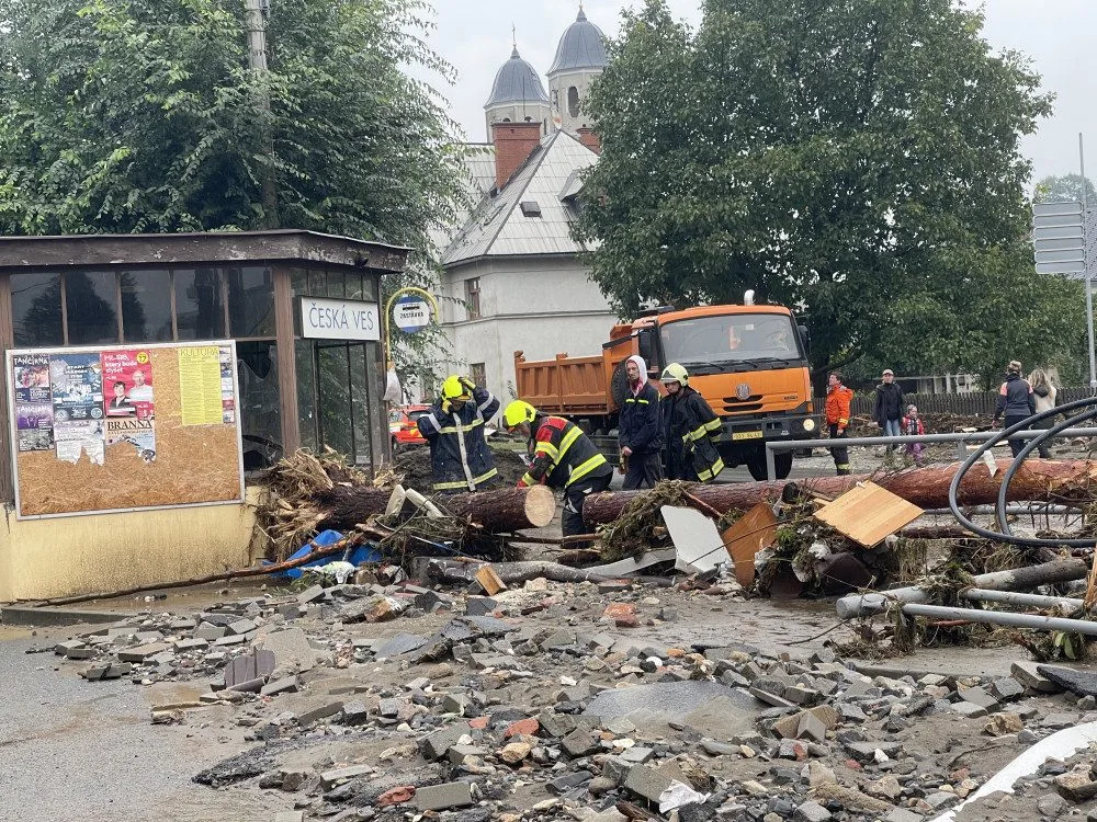 Povodně v Olomouckém kraji způsobily miliardové škody. Dobrovolníci se musí registrovat, chybí vysoušeče