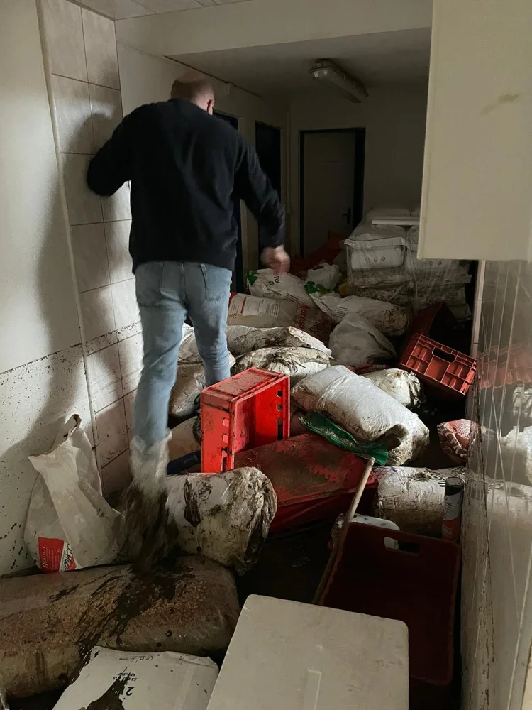 Ruské bomby firmu nezničily, povodeň už ano. Ukrajinští podnikatelé z České Vsi jsou zoufalí