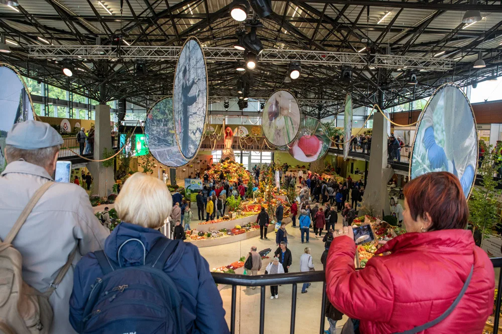 FOTOGALERIE: Podzimní Flora Olomouc otevřela své brány. Hlavní expozici vládne socha Natura