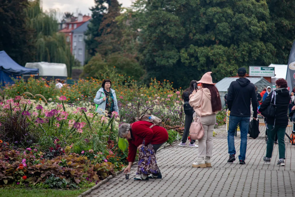 FOTOGALERIE: Podzimní Flora Olomouc otevřela své brány. Hlavní expozici vládne socha Natura