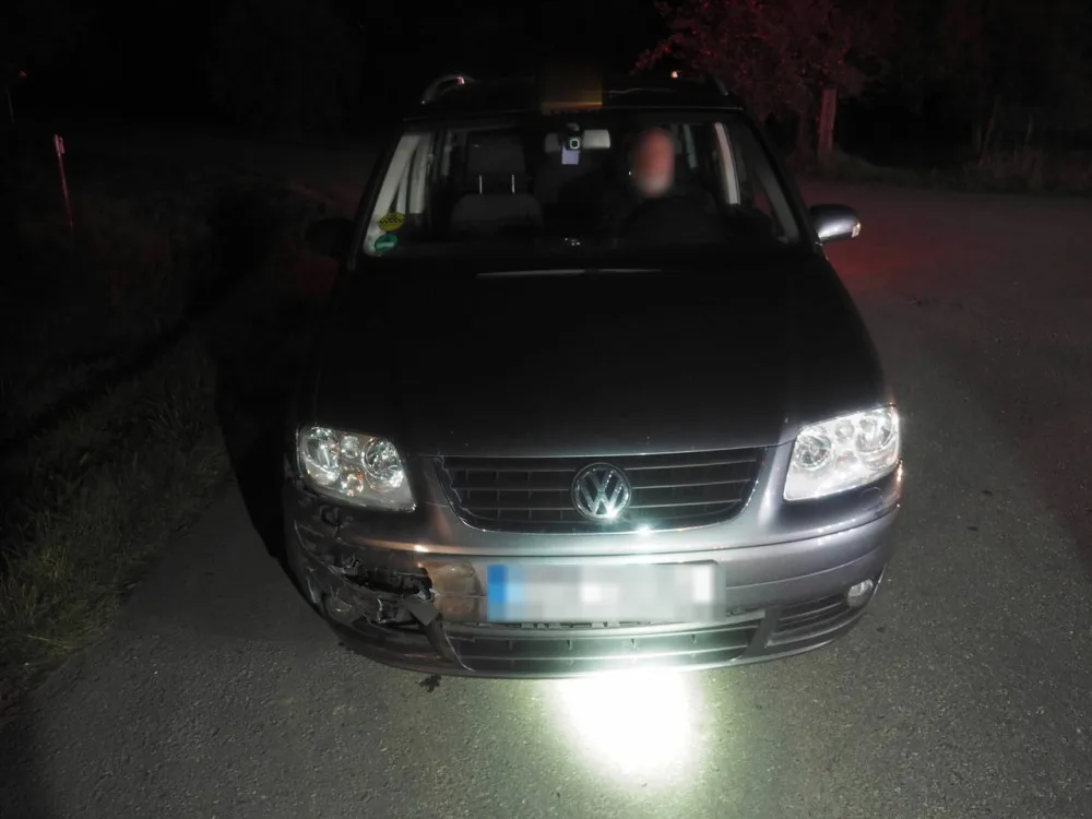 Na Šumpersku řidič přehlédl auto s tříčlennou posádkou. Vůz se převrátil na střechu, zraněné odvezla sanitka