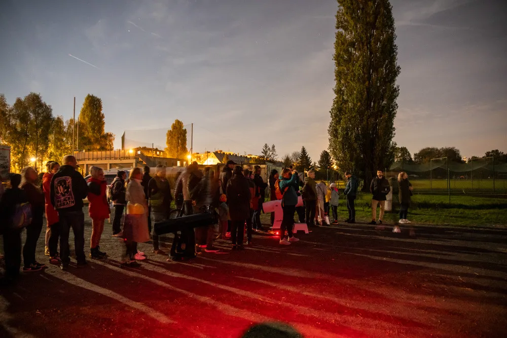 Jak dlouho ještě půjde spatřit kometu Tsuchinshan? Zářivý jev přilákal na pozorování v Olomouci spoustu lidí