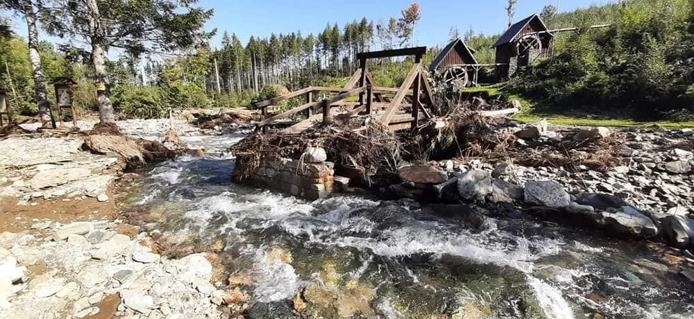 Krátery a zničená infrastruktura. Povodeň na měsíce zavřela Zlatokopecký skanzen na Jesenicku