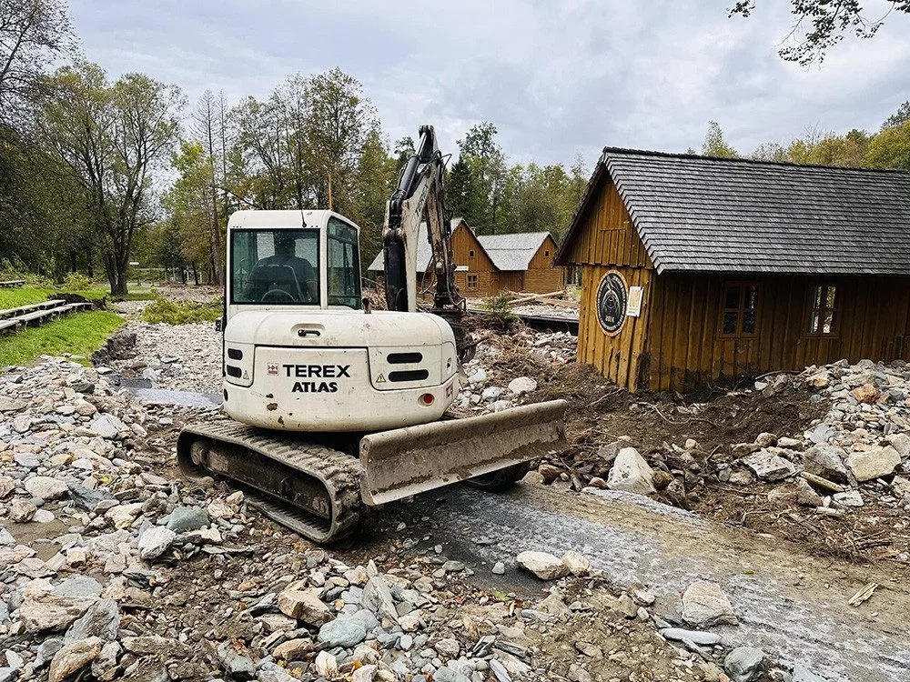 Krátery a zničená infrastruktura. Povodeň na měsíce zavřela Zlatokopecký skanzen na Jesenicku