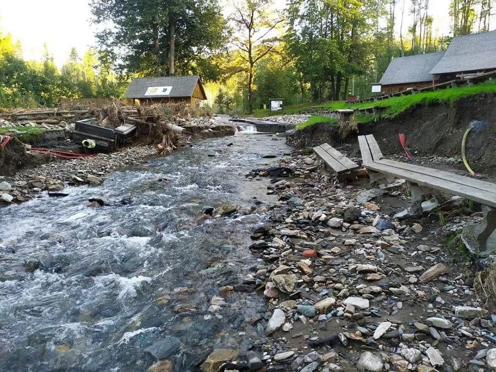 Krátery a zničená infrastruktura. Povodeň na měsíce zavřela Zlatokopecký skanzen na Jesenicku