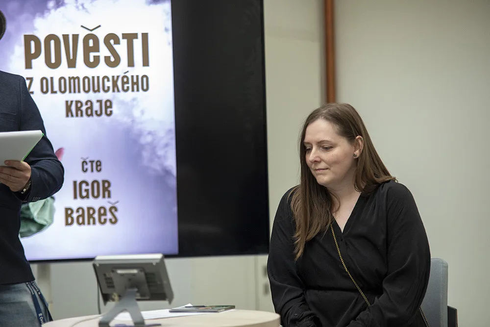Slavnostní křest nahrávky Pověsti z Olomouckého kraje v atriu budovy Českého rozhlasu Olomouc - dramaturgyně pražského Činoherního klubu Markéta Kočí Machačíková
