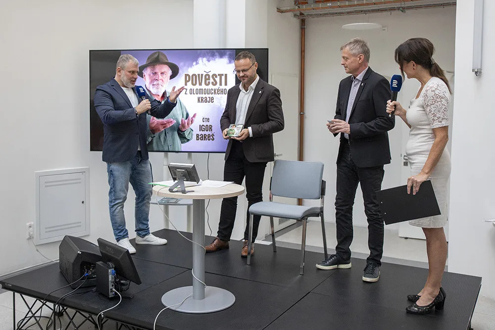 Slavnostní křest nahrávky Pověsti z Olomouckého kraje v atriu budovy Českého rozhlasu Olomouc