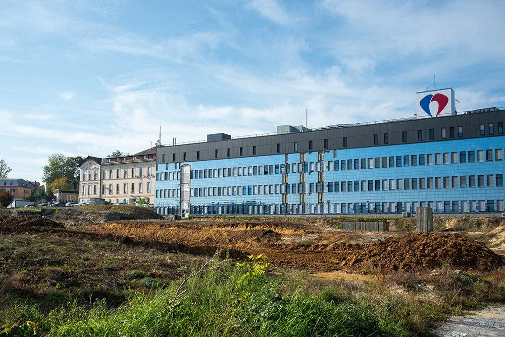 Současná podoba staveniště, kde vyroste nový superpavilon