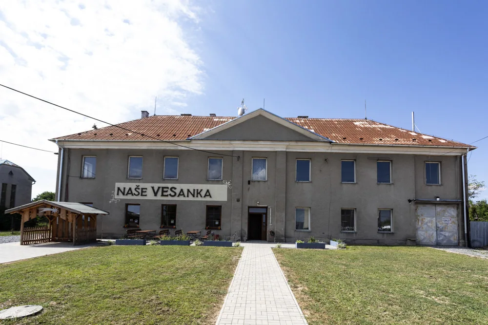 První samoobslužná prodejna v kraji má za sebou rok provozu. Měrotín si ji nemůže vynachválit