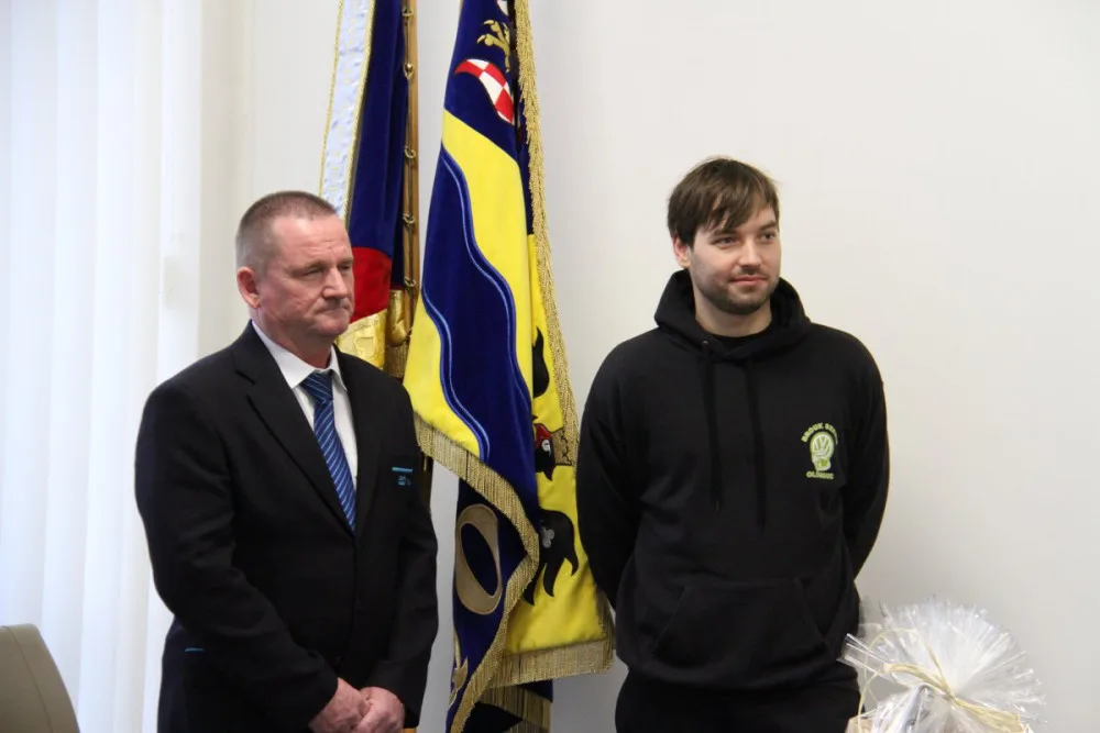 Prezident Petr Pavel ocenil hrdiny z hořícího vlaku v Olomouci. Obdrželi medaili Za hrdinství