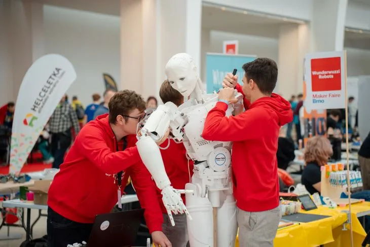 Humanoidní robot, řemesla i technologie - světový festival Maker Faire zavítá již počtvrté do Olomouce
