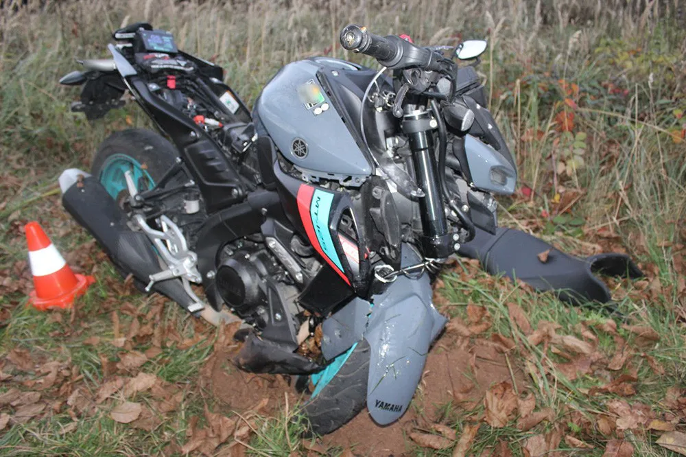 Na Litovelsko startoval záchranářský vrtulník, dívka na motorce narazila do stromu