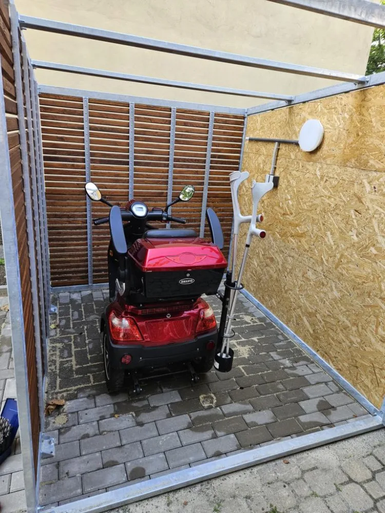 Šternberk má coolny. Vybudoval dvě dobíjecí místa pro elektrické vozíky, které využívají senioři