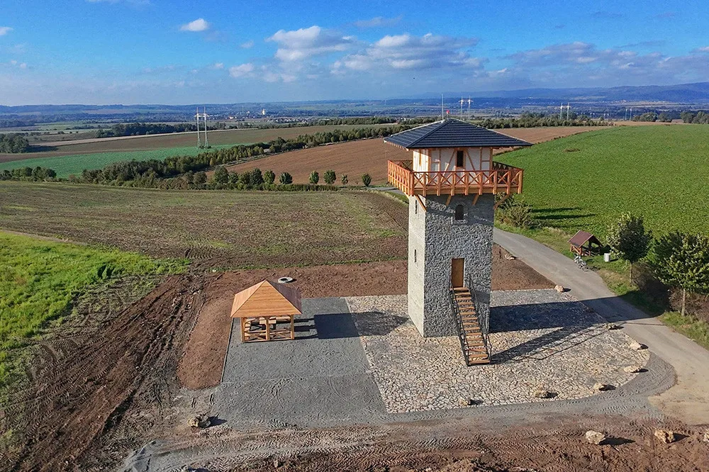 Římská vyhlídková věž v Tučíně se chystá na otevření