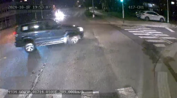 Policie hledá svědky nehody. Řidič ohrozil autobus MHD