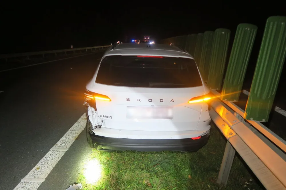 Žena se dvěma promile nabourala na dálnici D35 další vůz a ujela. Policie ji našla až v Mohelnici