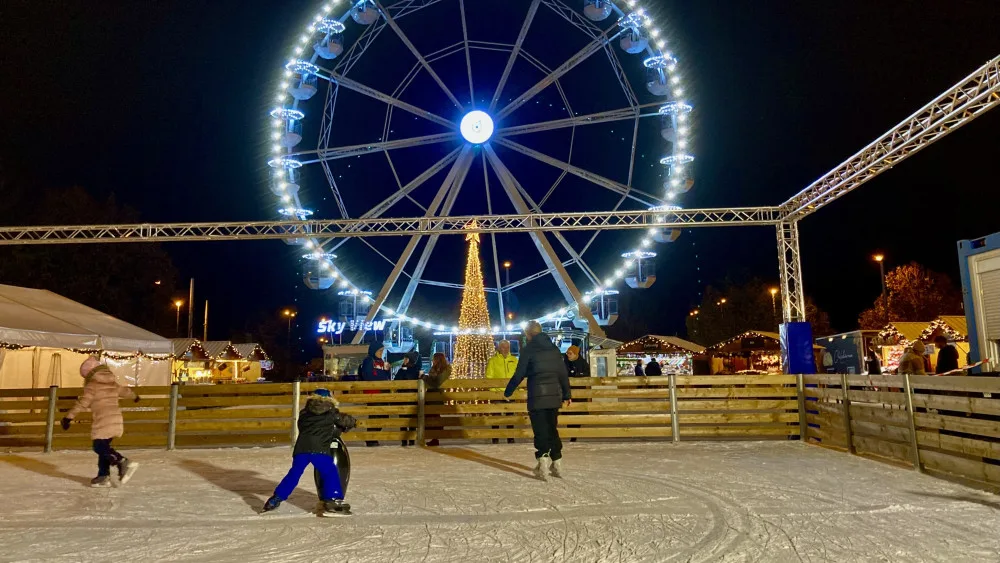 První předzvěst Vánoc je tady. Již zítra se na olomoucké tržnici otvírá kluziště