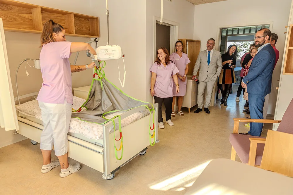 VIDEO: Šternberk otevřel unikátní domov seniorů. Zájem o prohlídku moderní stavby byl mimořádný
