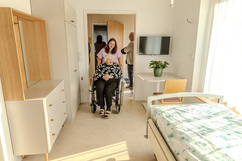 VIDEO: Šternberk otevřel unikátní domov seniorů. Zájem o prohlídku moderní stavby byl mimořádný