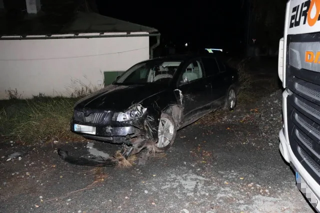 Kdo ukradl a naboural auto v Crhově? Policie shání svědky