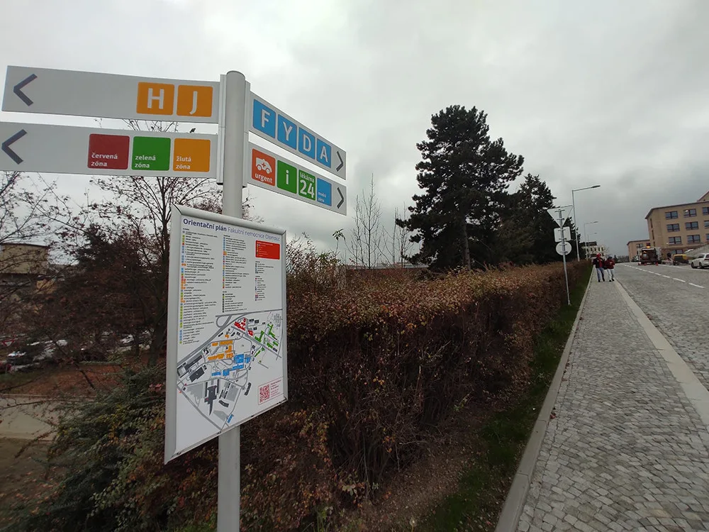 Olomoucká fakultní nemocnice vylepšila navigační systém, s orientací pomůže i oblíbená aplikace