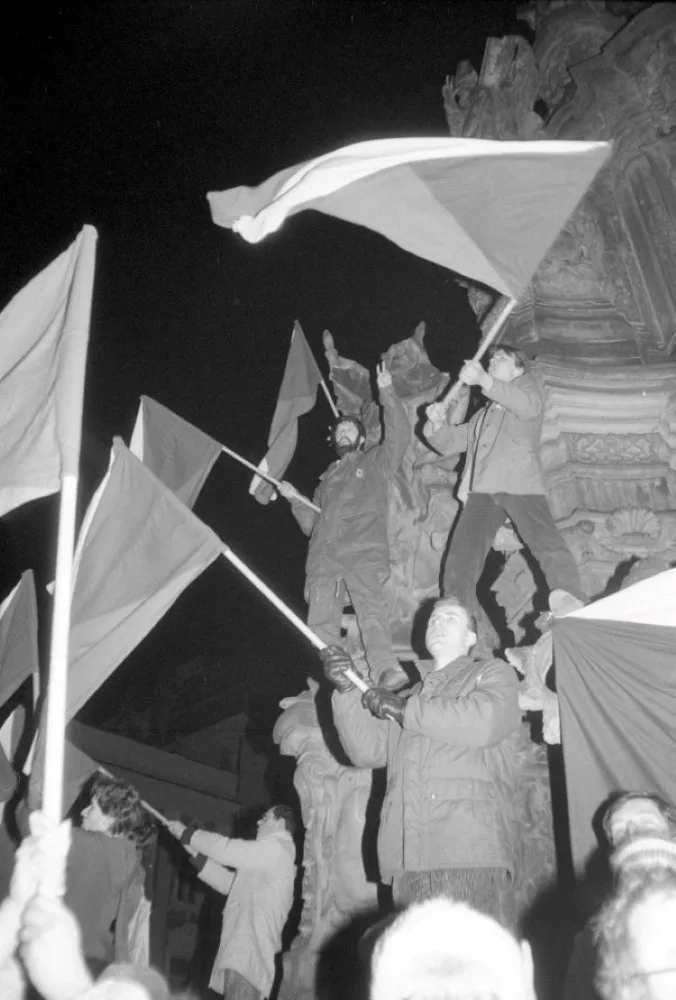 Sametová revoluce v Olomouci. Červený kostel hostí výstavu fotografa Jiřího Fraita