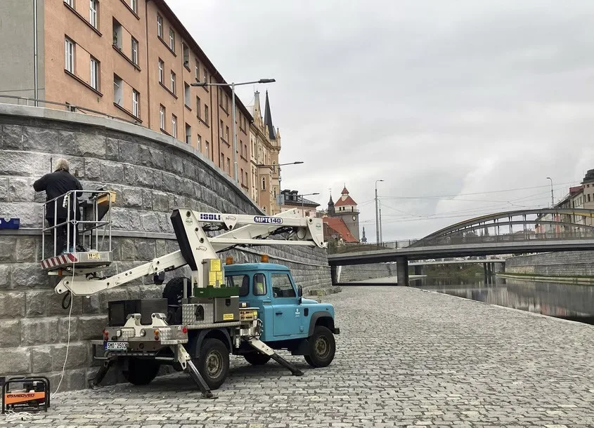 Vážnost i empatie. Profesora Jařaba budou v Olomouci připomínat bronzové pamětní desky